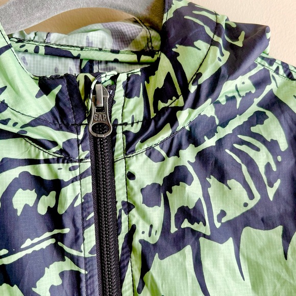 GAP Jungle Forest Tropical Rainforest Leaf Print Lightweight Windbreaker - Picture 2 of 4